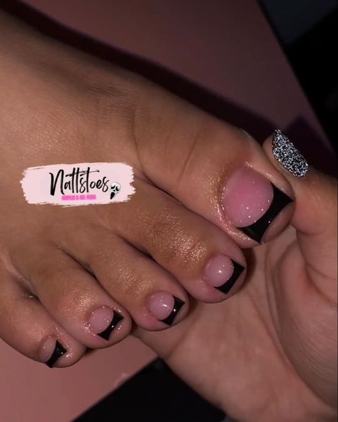 Black Nails Pink Underneath, Black Pink Pedicure, Black Tip French Pedicure, Black French Tip Toes And Nails Set, Black French Tips Pedicure, Toe Nail Inspo French Tip, Toe Nail Acrylic French Tip, Shorties Nails And Toes Set, Black Acrylic Pedicure