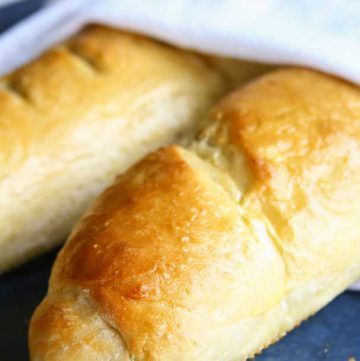 Homemade French Bread - Kleinworth & Co Easy Drop Biscuits, Homemade Breakfast Recipes, Easy Zucchini Bread, Homemade French Bread, Gourmet Hot Dogs, French Bread Recipe, Chocolate Banana Bread, Yeast Bread, Quick Bread Recipes