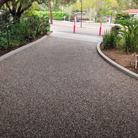 Large Driveway Ideas, Driveway Parking, Diy Driveway, Ali Wong, Glow Stones, Pathway Landscaping, Large Driveway, Landscape Rock, Gravel Driveway