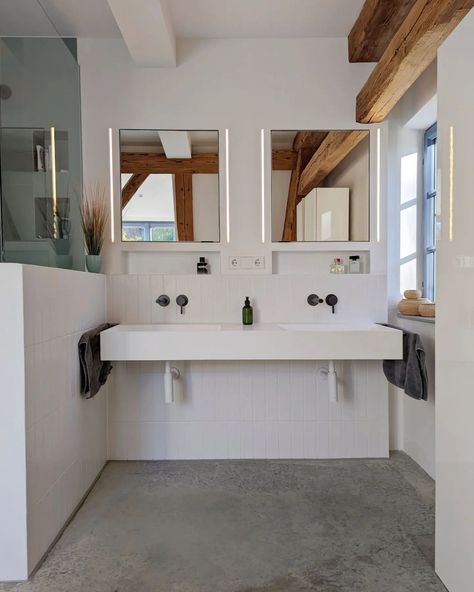 Usually the use of concrete materials is used for an industrial themed room. Yes, you can try it on the bathroom floor for a simple look that provides many advantages, not easily broken and not easily porous is one of the advantages you can get. Concrete Floor Bathroom from @die.sandsteinscheune #flooringideas #flooringtypes Small Bathroom Concrete Floor, Bathroom Ideas Concrete Floor, Bathroom With Cement Floor, Bathroom Floor Concrete, Bathroom Cement Floor, Concrete Bathroom Floor, Concrete Floor Bathroom, Bathroom Concrete Floor, Cement Bathroom Floor