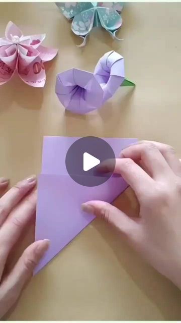 Paper Crafts For Home Decor, Flowers Of Paper How To Make, Craft Paper Flowers How To Make, Paper Crafts Origami Flowers, Creativity With Paper, Craft In Paper, Paper Origami Flowers Easy, Crafting With Paper, How To Make Handmade Paper