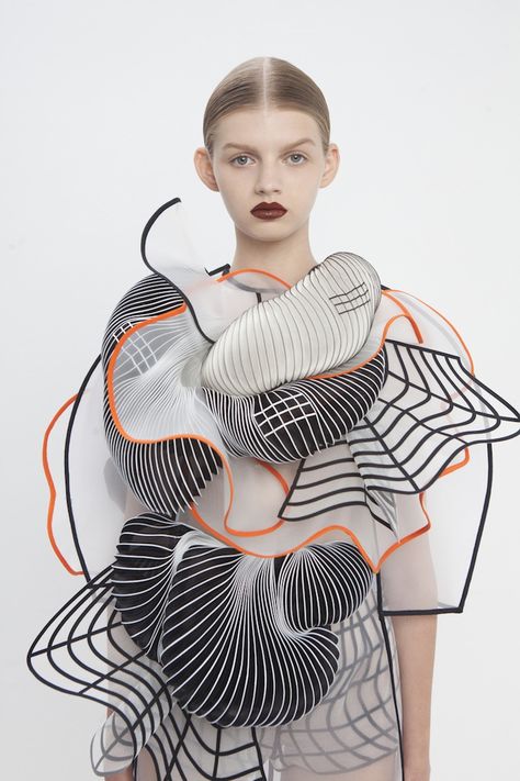 Innovative Fashion Collection Designed with 3D Printing Technology - My Modern Met Architectural Fashion, 3d Printing Fashion, Sculptural Fashion, Geometric Fashion, Textil Design, 3d Fashion, Futuristic Fashion, Medical Technology, Textiles Fashion