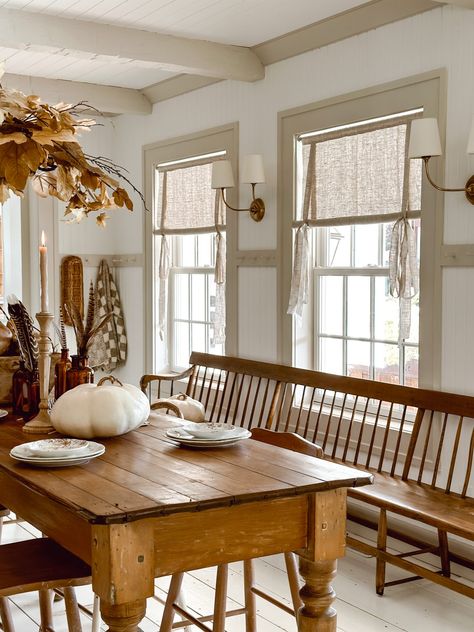 Found & Foraged Fall Dining Room - Cozy Cottage Farmhouse Fall Decor 7 Cozy Farmhouse Cottage, 1900 House Interior Decor, English Cottage Dining Room, Fall Cottage Decor, Dining Room Sunroom, Cottage Fall Decor, Cottage Dining Table, Cottage Sunroom, Cottage Style Dining Room