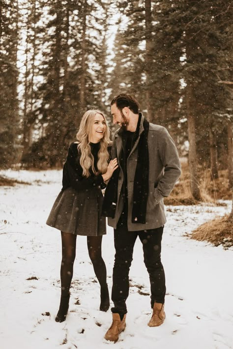 Couple Winter Outfits, Engagement Shoot Outfits, Couple Outfits For Pictures, Bronte Bride, Winter Couple Pictures, Winter Engagement Shoot, Couple Photography Winter, Winter Engagement Photos Outfits, Snow Engagement Photos