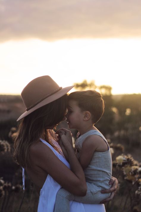 Mom Son Winter Photoshoot, Mom And Son 1 Year Photo Ideas, Mommy And Me Pictures Mother Son, Mother Son Photography Outdoor, Cute Mother Son Photos, Mother And Son Photoshoot Outside, Mommy N Me Photoshoot, Boy Mom Photo Shoot Ideas, Mother Son Shoot