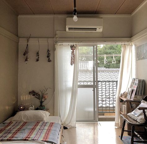 Bilik Tidur Minimalis, Japanese Apartment, Japanese Bedroom, Japanese Room, Bilik Tidur, Minimalist Room, Aesthetic Rooms, Small Room Bedroom, Cozy Room