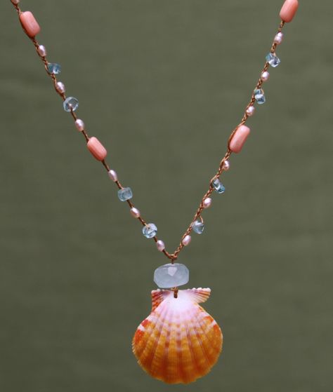 . Sea Shell Jewelry Necklace, Hippy Beaded Jewelry, Shell And Bead Necklace, Crochet Shell Necklace, Seashell Pendant Necklace, Necklaces With Shells, Metkayina Jewelry, Shell Jewelry Aesthetic, Seashell Jewelry Aesthetic