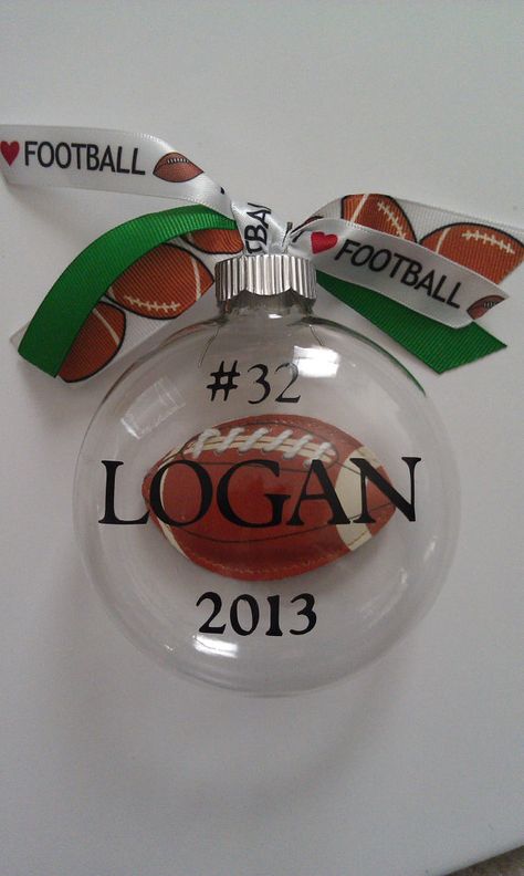 Homecoming Football Game Decorations, Football Ornaments Diy, Football Spirit Ideas, Sport Gift Ideas, Team Mom Football, Football Ornaments, Football Gift Ideas, Sports Ornaments, Football Player Gifts