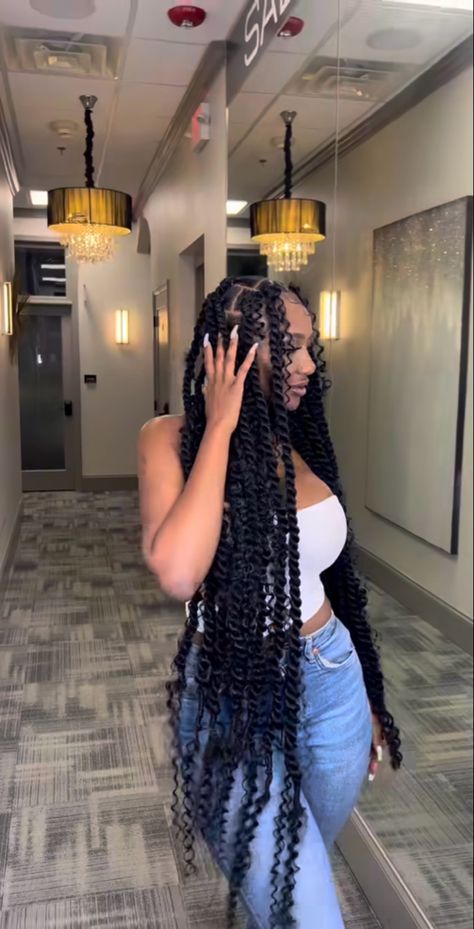 Large Boho Twists Black Women, Braids Outfits Black Women, Woman Braids Hairstyles, Black Mom Hairstyles, Jumbo Knotless Twists, Black Protective Hairstyles Braids, Big Passion Twists, Jumbo Boho Twists, Large Twist Braids