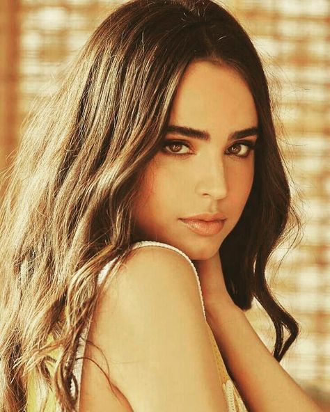 Sofia Carson Sophia Carson, Disney Channel Stars, Cameron Boyce, Sofia Carson, Disney Descendants, Alan Walker, Dove Cameron, Pretty Little Liars, Disney Channel