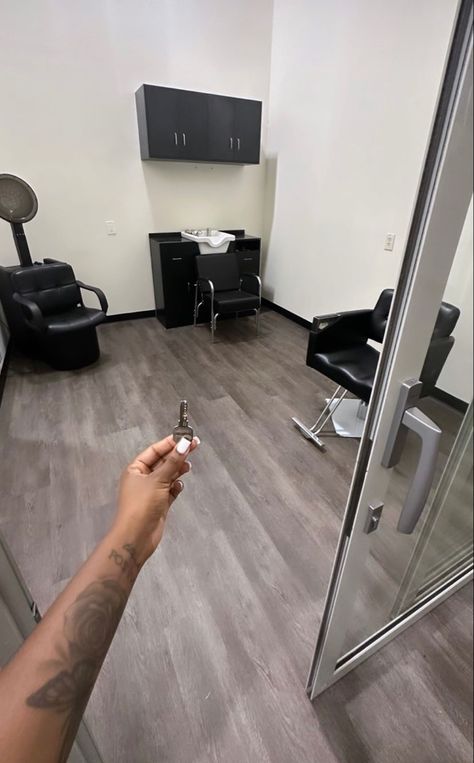 Aesthetic Salon Suite Ideas, Own Salon Aesthetic, Cosmetology Suite, Vision Board Pictures Business Owner, Vision Board Pictures Cosmetology, Hair Suite Aesthetic, Hair Stylist Astetic, Keys To Salon Goals, Vision Board Pictures Hairstylist