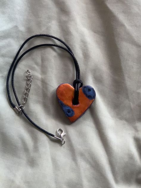 Clay Necklace Holder, Tattoo Necklaces, Aesthetic Jewelry Holder, Necklaces Drawing, Clay Necklace Ideas, Air Dry Clay Necklace, Clay Crafts Aesthetic, Necklace Tattoos, Necklace Layering Ideas