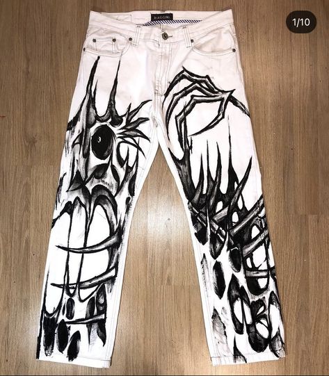 Graphic Design Pants, Customised Jeans, Graphic Pants, Customised Clothes, Bleaching Clothes, Painted Clothes Diy, Streetwear Inspo, Creative Clothes, Academia Style