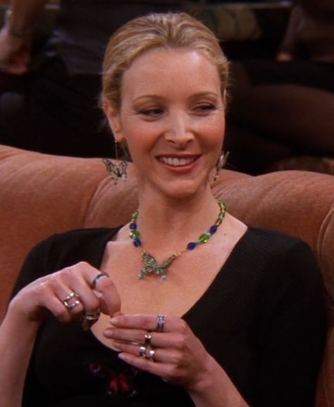 Phoebe Buffay Accessories, Phoebe Buffay Necklace, Phoebe Buffay Jewelry, Phoebe Buffay Rings, Phoebe Friends, Lisa Kudrow Friends, Phoebe Buffay Outfits, 90s Necklace, Friends Phoebe