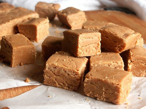 Peanut Butter Fudge ~ Old Fashioned Recipe Peanut Butter Fudge Cookies, Microwave Peanut Butter Fudge, Classic Chocolate Fudge, Cookies And Cups, Peanut Butter Fudge Recipe, Peanut Butter Fudge Easy, Microwave Fudge, Fudge Ingredients, Peanut Cookies