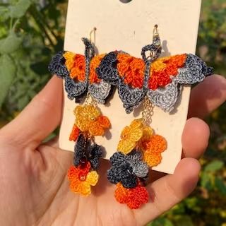 WeAllLoveCrafts - Etsy Crochet Butterfly Earrings, Small Crochet Earrings, Microcrochet Earrings, Micro Crochet Earrings, Felt Earrings, Micro Crochet, Crochet Flowers Easy, Cozy Crochet Patterns, Confection Au Crochet