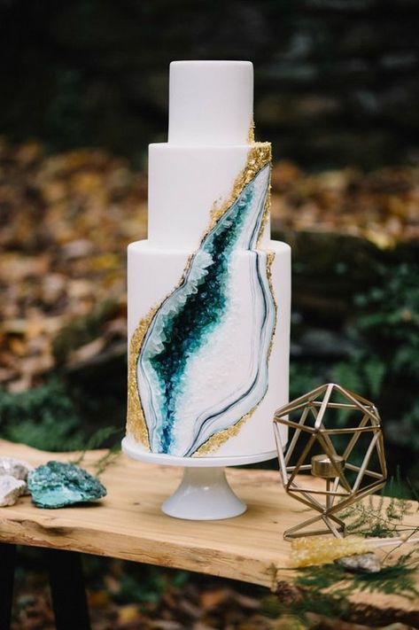 wedding cake trends - Geode Cake Geo Cakes, Geode Cake Wedding, Geode Wedding, Geode Cake, Cake Trends, Modern Wedding Cake, Gold Wedding Cake, Cool Wedding Cakes, Wedding Cake Inspiration