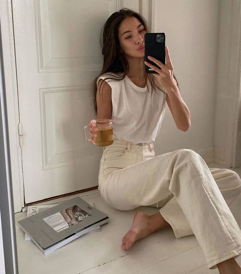 Discover eight trendy basics that are defining cool style right now, see fresh ways to wear them, and shop our picks of each. #basics #outfitideas #fashionstaples 여름 스타일, Stil Inspiration, Modieuze Outfits, Play Dress, Mode Inspo, 가을 패션, Fashion 2020, Looks Style, Mode Inspiration