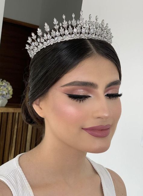 Elegant Eye Makeup Looks, Quinceañera Makeup Ideas Natural Pink, Makeup Quinceanera Pink, Light Pink Quince Makeup Looks, Pink Makeup Quinceanera, Soft Quinceanera Makeup, 15 Makeup Looks Pink, Pink Quince Makeup Looks Full Face, Champagne Makeup Look Quince