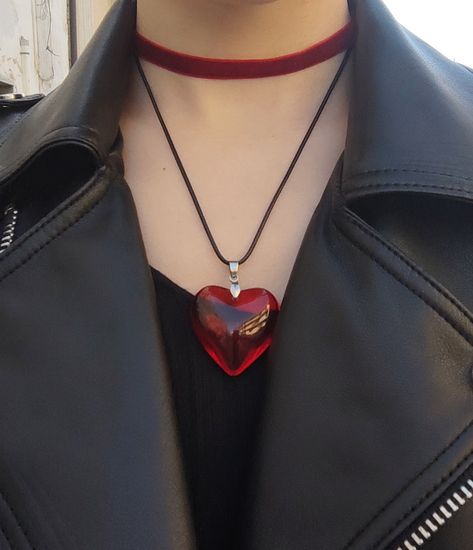 Sunglasses Outfit, Shaped Sunglasses, Heart Shaped Sunglasses, Heart Sunglasses, Dope Jewelry, Red Aesthetic, Girly Jewelry, Dream Jewelry, Jewelry Inspo