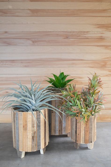 Diy Planters Indoor, Recycled Planters, Diy Wood Planters, Round Planters, Wood Pots, Pallet Planter, Planter Gift, Backyard Diy, Unique Planter