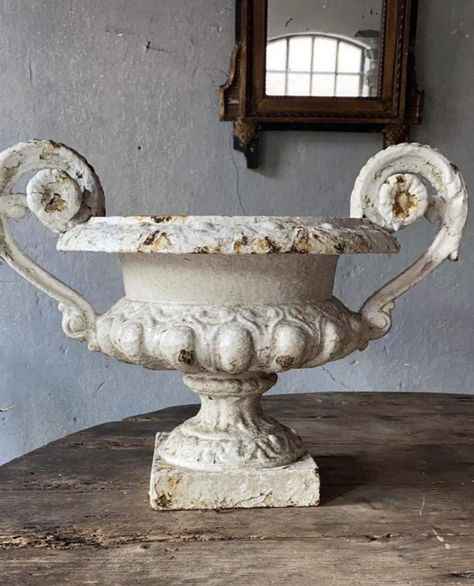 Patina Style, Antique Urn, Porch Life, French Farmhouse Style, Garden Vases, Pedestal Vase, Garden Urns, Decoupage Vintage, French Country Cottage