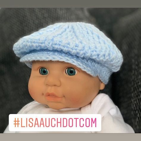 Free Crochet Boys Baby Hat Pattern - Peaky Blinders Style Crochet Baby Hat - Free Crochet Patterns and Designs by LisaAuch Crochet Doll Hats Free Pattern, Crochet Boys, Newsboy Hat Pattern, Peaky Blinders Style, Crochet Baby Hats Free Pattern, Crochet Baby Boy Hat, Baby Hat Free Pattern, Crochet Baby Cap, Baby Hat Pattern