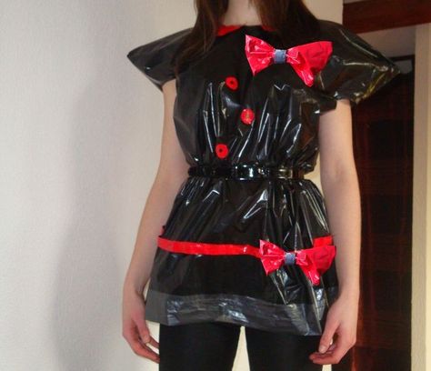 Garbage Bag Dress, Recycled Fashion Diy, Trash Bag Dress, Plastic Outfit, Recycled Costumes, Recycled Plastic Bags, Recycled Dress, Plastic Clothes, Fantasias Halloween