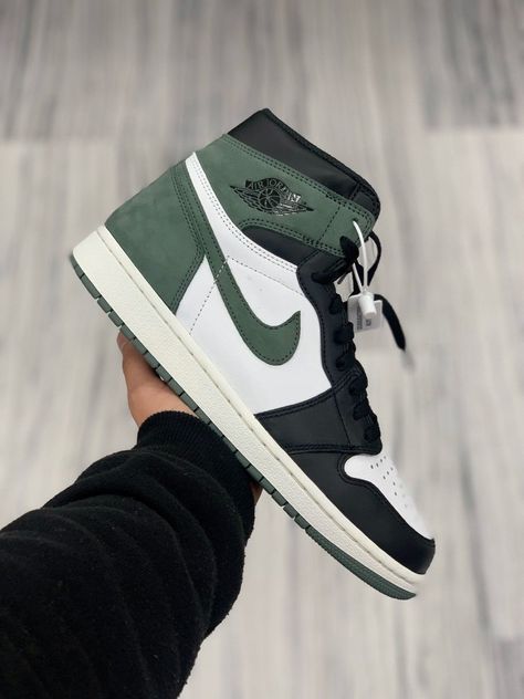 Clay Green Jordan 1, Jordan 1 Clay Green, Nike Jordan Green, Jordans Green, Jordan 1 Green, Jordan Green, Trendy Shoes Sneakers, Nike Fashion Shoes, Luxury Bags Collection