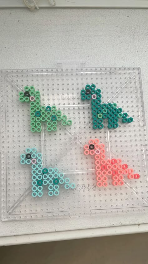 Easy Hama Bead Ideas, Melting Beads Design, Iron Beads Butterfly, Easy Melting Beads Ideas, Small Shark Perler Beads, Cute Simple Perler Bead Patterns, Dinosaur Melty Beads, Iorn Bead Ideas, Pearler Bead Patterns Dinosaur