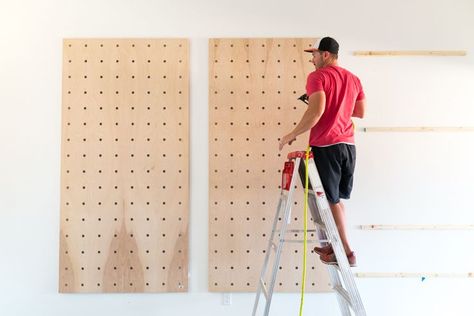 Peg Board Diy, Wooden Peg Board, Peg Board Shelves, Pegboard Craft Room, Peg Board Walls, Wooden Pegboard, Diy Dream Catcher, Peg Wall, Pegboard Storage