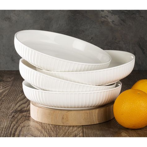 These pasta bowls are white and the material is extra durable porcelain. Gold Bowl, Soup Bowl Set, Pasta Bowls, Dessert Bowls, Rice Bowls, Dinner Sets, China Porcelain, Cereal Bowls, Salad Bowls