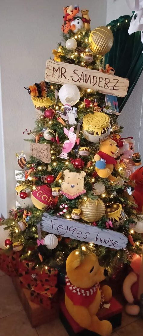 Winnie The Pooh Christmas Aesthetic, Winnie The Pooh Theme Christmas Tree, Winnie Pooh Christmas Tree, Disney Themed Tree, Diy Winnie The Pooh Ornaments, Winnie The Pooh Christmas Tree Ideas, Lion King Christmas Tree, Winnie The Pooh Christmas Decorations, Disney Christmas Tree Theme