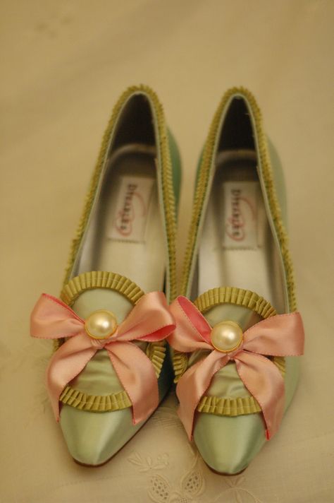 Marie Antoinette Shoes Marie Antoinette Shoes, Mint Heels, Mint Shoes, Century Shoes, Ivory Pumps, Fairy Shoes, Pink And Mint, 18th Century Fashion, Princess Shoes