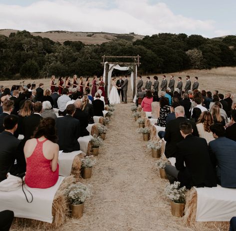 Wedding By Pond Country, Farm Wedding Bridal Party, Country Style Wedding Ideas Rustic Backyard, Fall Field Wedding Ideas, Acreage Wedding Ideas, Simple Country Wedding Ideas Outdoor Ceremony, Farmers Wedding Ideas, Country Wedding Outside, Simple Farm Wedding Ideas