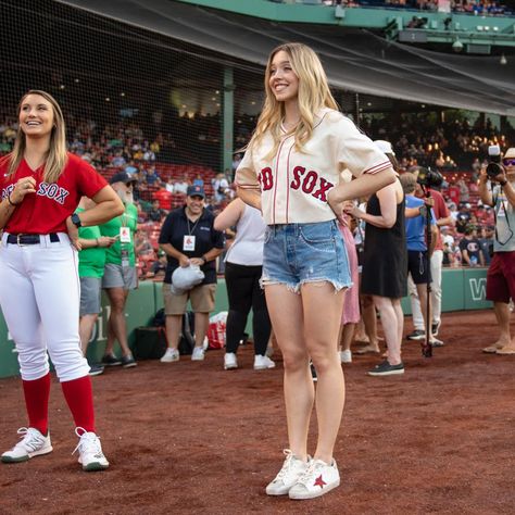 All Posts • Instagram Red Sox Game Outfit, Red Sox Game, Outfits Jeans, Game Outfit, Sydney Sweeney, Better Style, Gameday Outfit, Gaming Clothes, Sporty Outfits