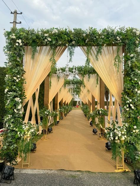 India Engagement Decorations, Wedding Walkways Outdoor, Sangeet Decoration Outdoor, Wedding Entry Passage Decor, Entrance Gate Decoration For Wedding, Entrance Gate For Wedding, Wedding Entry Decorations Entrance, Simple Wedding Entrance Decor, Gate Entrance Wedding Decor