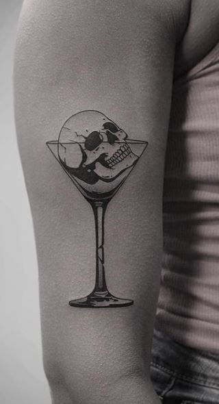 Cocktail Shaker Tattoo, Traditional Tattoo Black And White, Small Skull Tattoo, Candy Skull Tattoo, Deer Skull Tattoos, Wine Tattoo, Tattoo Homme, Hand Tattoo Ideas, Feminine Skull Tattoos