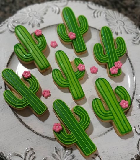 Frida Carlo, Rodeo Cookies, Texas Cookies, Fiesta Cookies, Cactus Cookies, Cowgirl Cookies, Biscuit Cups, Cactus Birthday, Horse Cookies