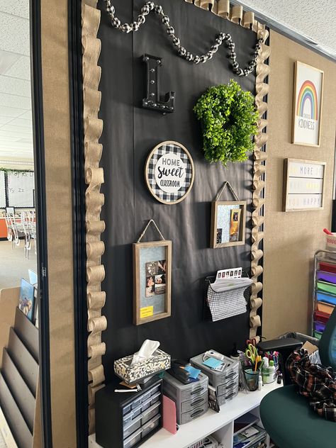 Vintage Teachers Desk Makeover, Black And White Neutral Classroom Decor, Gallery Wall In Classroom, Classroom With Lights, Rustic Classroom Ideas, Vintage Bulletin Board Ideas, Black Bulletin Board Classroom, High School Sped Classroom Decor, Chill Classroom Decor