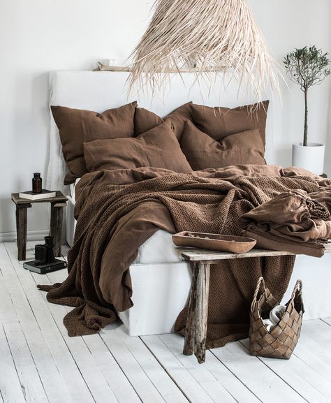 Put your shoes off, drop the grocery bag and jump into your own heaven of comfort! This wonderful 100% linen bedding in Walnut will fulfill your bedroom with pure coziness and style. ✓ Listing includes: Duvet cover + 2 pillowcases ✓ Duvet cover comes with wooden buttons and 4 internal corner ties ✓ Pillowcases with secure envelope closure on the side Made from 100% natural linen fabric, this set is impressively comfortable! It allows your skin to breathe, absorbs moisture, and regulates the temp Dark Brown Room Ideas Bedrooms, Bedroom Linens Bedding, Dark Brown Bedding, Cozy Brown Bedroom, Linen Bedding Styling, Hidden Bedroom, Natural Linen Bedding, Brown Comforter, Pure Linen Bedding