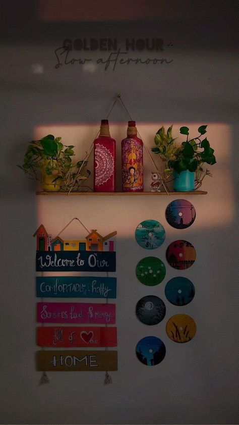 Latest Wall Hanging Ideas, Indian Hostel Room Decor Ideas Aesthetic, Diy Hostel Room Decor Ideas, Diy Art Room Decor, Hostel Room Decoration Diy, Handmade Room Decor Ideas Wall Art, Hostel Wall Decor Ideas, Indian Home Decor Ideas Diy Wall Hangings, Handmade Wall Decor Crafts