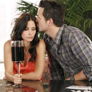 Cougar Town - love Big Carl (the wine glass that fits a whole bottle). Yeast Free Diet, Cougar Town, Low Calorie Cocktails, Ashley Rickards, George Mason, 2 Week Diet, Wine Time, Dancing With The Stars, Detox Diet