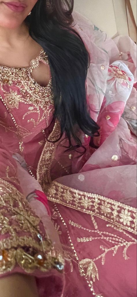 Pastel Mehendi Outfit, Pink Desi Clothes, Naira Yrkkh Outfits, Pink Desi Aesthetic, Pink Indian Outfit, No Good Deed Goes Unpunished, Desi Fits, Desi Dress, Desi Love