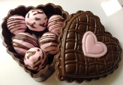 Choco Biscuit, Neapolitan Ice Cream, Chocolate Girls, Pink Frosting, Raspberry Filling, Pink Chocolate, Valentine Chocolate, Chocolate Strawberry, Almond Cakes