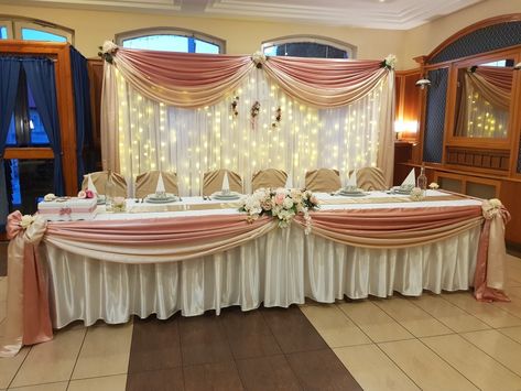 Blush And Silver Quinceanera Decorations, Quinceanera Mesa Principal, Sweet 16 Head Table Ideas, Sweet 16 Main Table Ideas, 15 Main Table Decor, Quince Head Table, Quinceañera Main Table, Court Table Quinceanera, Quince Table Decorations