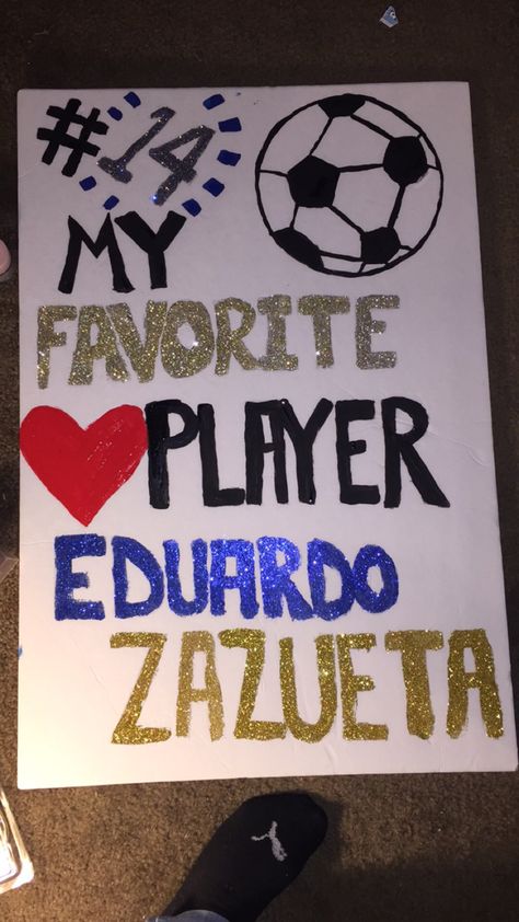 Soccer poster board for boyfriend idea Poster Board For Boyfriend, Soccer Senior Night Posters, Soccer Senior Night, School Spirit Posters, Senior Posters, Senior Night Posters, Basketball Signs, Posters Diy, Volleyball Posters