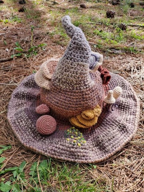 Cute Cottagecore Crochet, Medieval Crochet Ideas, Mushroom Witch Hat Crochet, Crochet Fantasy Hat, Ren Faire Outfits Crochet, Renisance Fair Crochet, Crochet Mushroom Witch Hat, Crochet Crazy Hats, Crochet Cottagecore Clothes