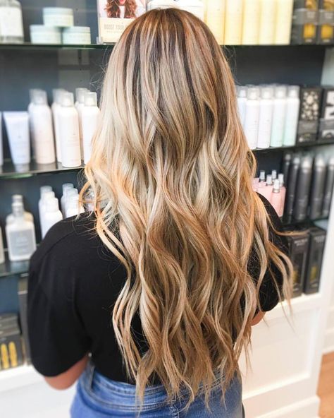 Perfectly undone, beachy waves. Waves Hairstyles Wedding, Soft Beachy Waves, Beach Wave Wedding Hair, Wedding Blowout, Drybar Blowouts, Beachy Waves Hairstyle, Bridesmaid Braid, Beachy Wedding Hair, Beachy Waves Hairstyles