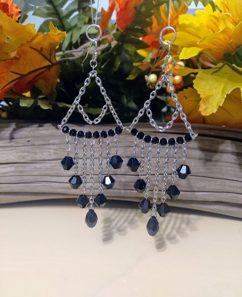 Beaded Earrings Simple, Chandelier Earrings Diy, Asymmetrical Jewelry, Bridal Jewellry, Funky Jewellery, Crossville Tn, Native Earrings, Black Drop Earrings, Bead Drop Earrings